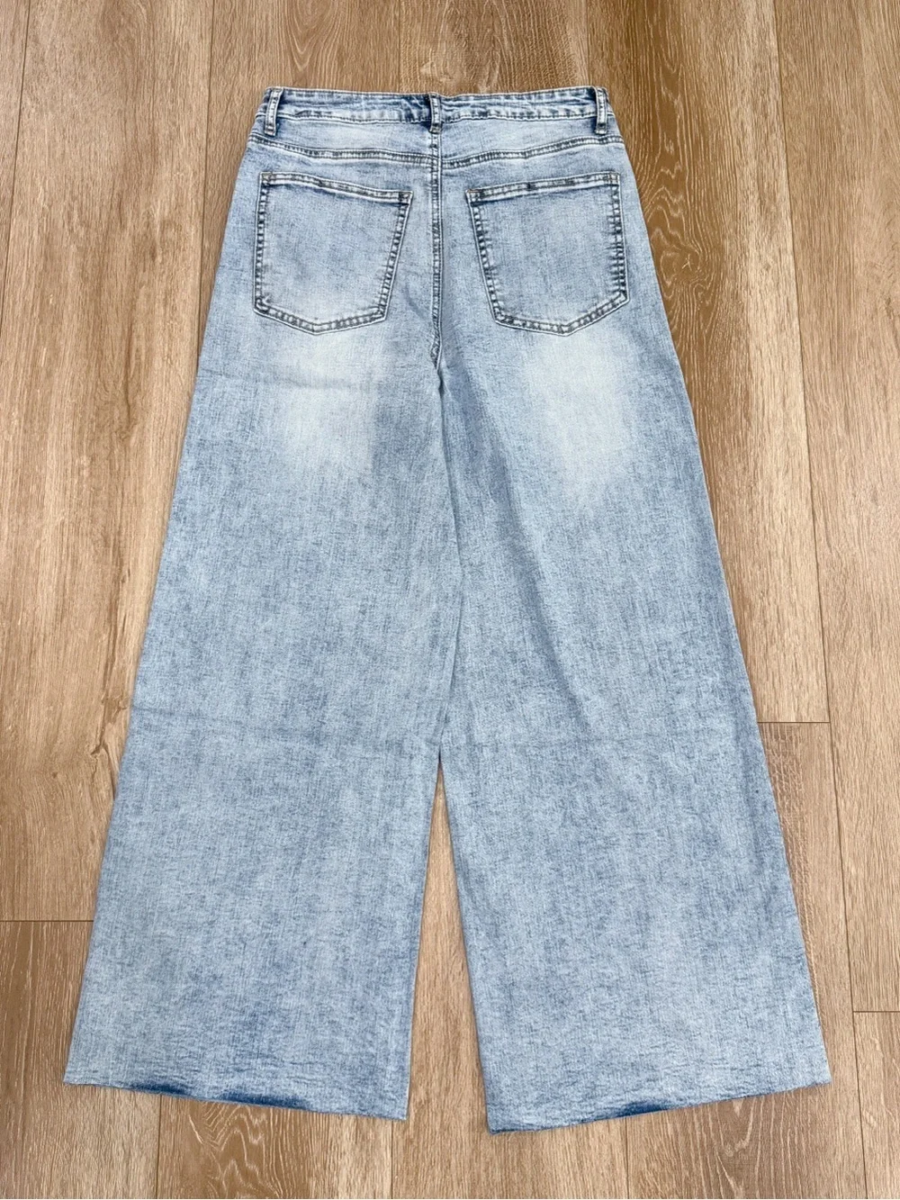 NWT Easel Button Fly Wide Leg High Rise Raw Hem Stretch Jeans Blue Size Medium